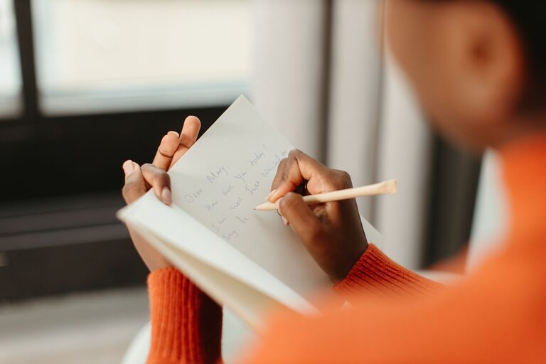 How to Journal for Clarity and Focus: A Complete Guide